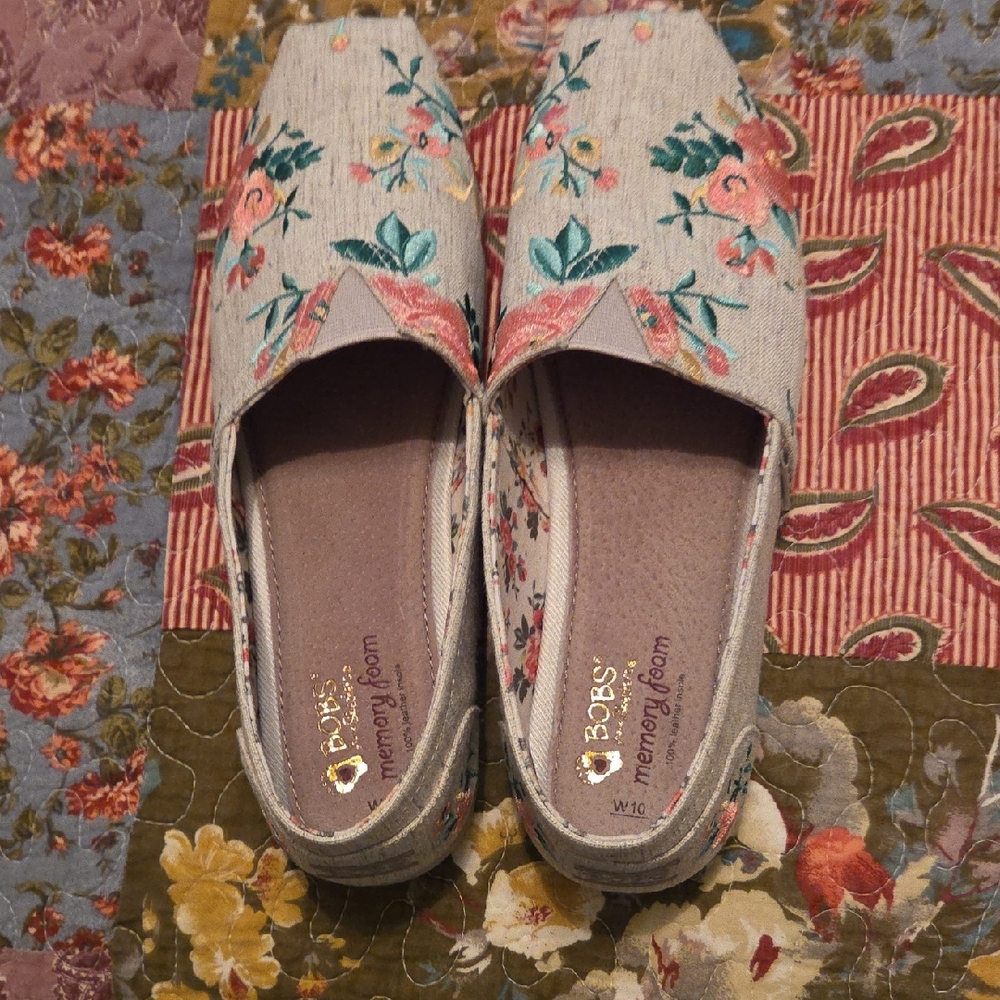 Skechers Floral Embroidered Loafers - Cream and Pink